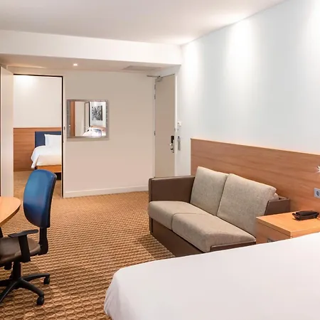 Hampton By Hilton Amsterdam Airport Schiphol Szálloda 4*