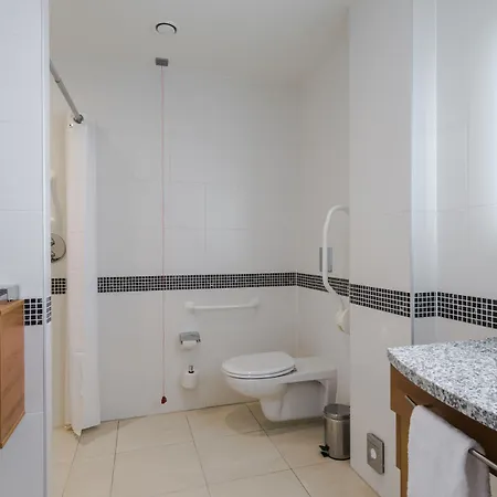 Hampton By Hilton Amsterdam Airport Schiphol מלון