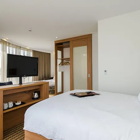 מלון Hampton By Hilton Amsterdam Airport Schiphol 4*