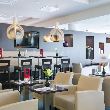 Hampton By Hilton Amsterdam Airport Schiphol מלון הופדורפ