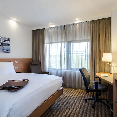 Hampton By Hilton Amsterdam Airport Schiphol מלון הופדורפ