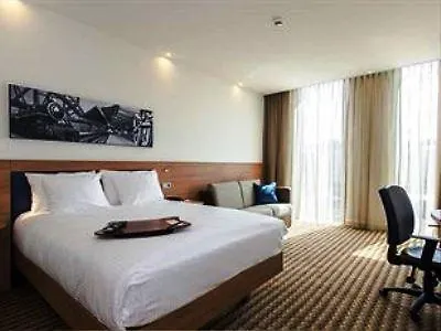 Hampton By Hilton Amsterdam Airport Schiphol 4*